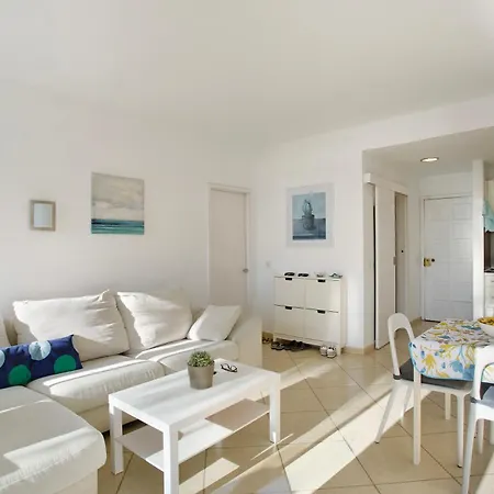 Quiet Sunny Beach Apartment