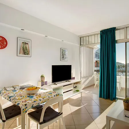 Quiet Sunny Beach Apartment *